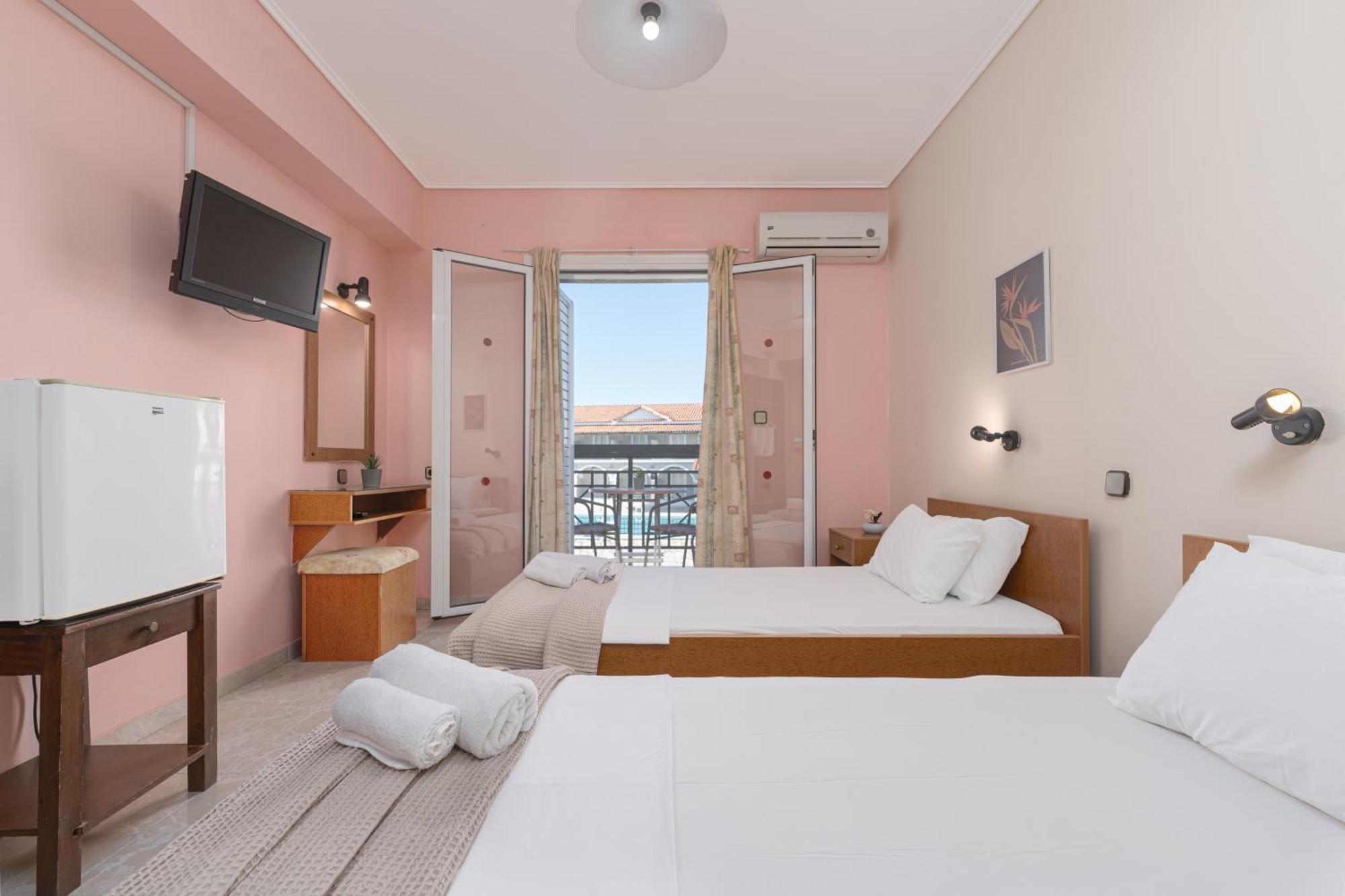 Hotel Aura Laganas Exteriör bild